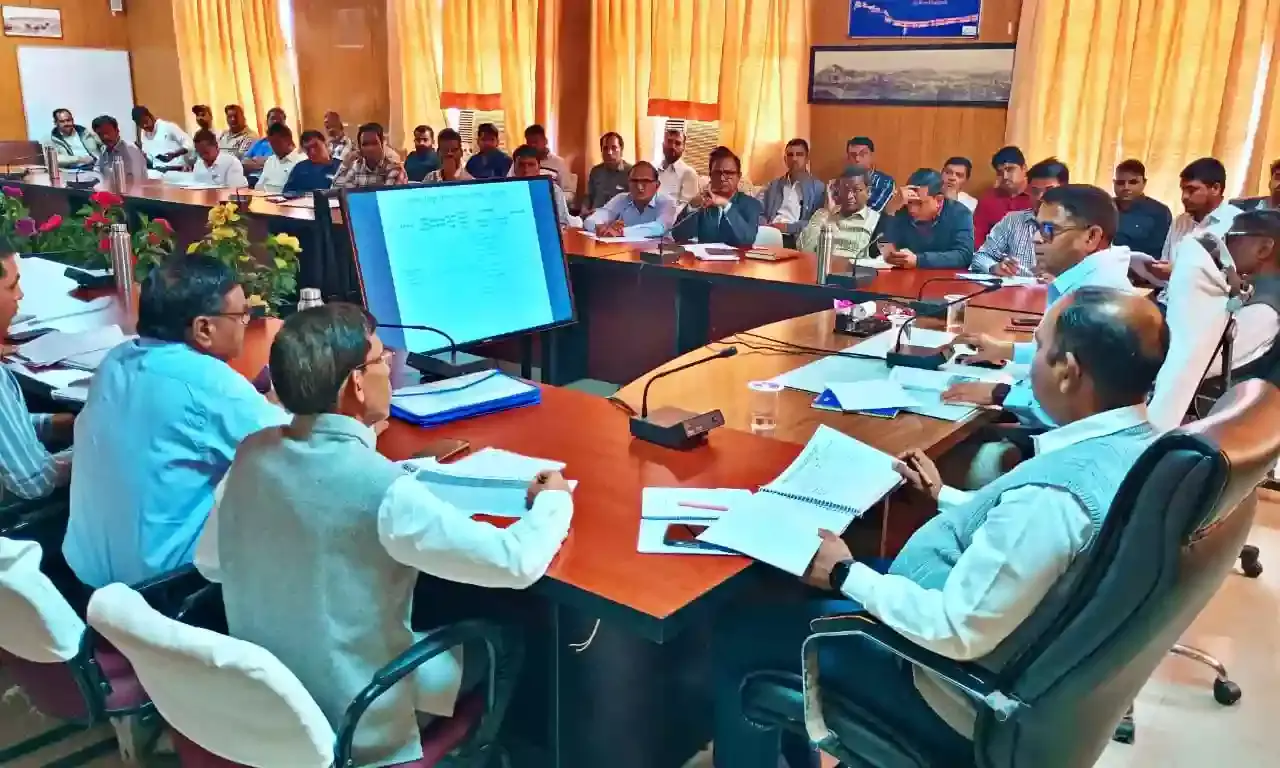 पाँच करोड़ से अधिक लागत के विकास कार्यों की समीक्षा