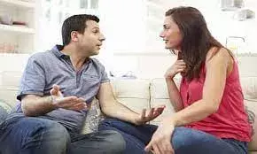 कहीं आपकी गर्लफ्रेंड धोखेबाज तो नहीं, इन 5 आदतों से करें पहचान