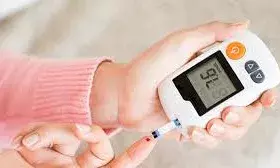 सुबह उठने के बाद बढ़ जाता है ब्लड शुगर, एक्सपर्ट ने बताया डाइट में करें ये 3 बदलाव