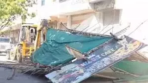 बिजयनगर में जिस कैफे में लड़कियों को बुलाते थे आरोपी, उस पर चला बुलडोजर बिजयनगर में जिस कैफे में लड़कियों को बुलाते थे आरोपी, उस पर चला बुलडोजर