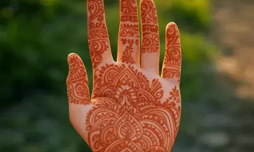 शादी के लिए हाथों में रचाएं ये खास डिजाइन की मेहंदी, दोगुनी बढाएगी आपकी खूबसूरती