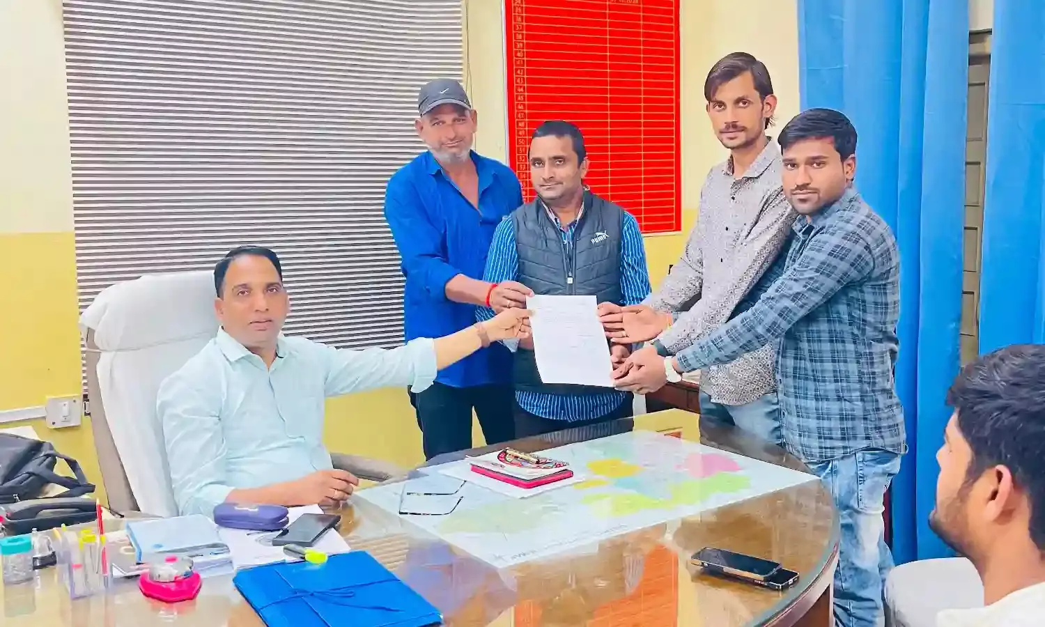 सुथारिया खेड़ा से अमरपुरा मार्ग पर सड़क निर्माण की मांग सुथारिया खेड़ा से अमरपुरा मार्ग पर सड़क निर्माण की मांग