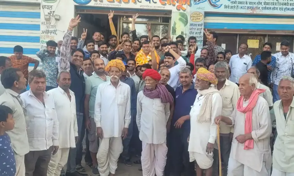 नव निर्वाचित जिला प्रमुख अहीर का केली ग्रामवासियों ने किया भव्य स्वागत