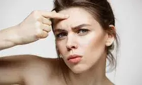 बदलते मौसम में न उड़ जाए चेहरे का रंग, ऐसे करें स्किन केयर