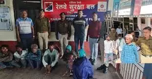 कीमती कपड़ों की गठानें राजस्थान की मोंगिया गैंग ने चुराई, 5500 का सूट हाट बाजार में 550 में बेचा कीमती कपड़ों की गठानें राजस्थान की मोंगिया गैंग ने चुराई, 5500 का सूट हाट बाजार में 550 में बेचा