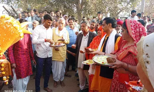 लाडपुरा में राम दिव्य रथ यात्रा का ग्रामीणों ने किया स्वागत 22 फरवरी को 151 कलश यात्रा के साथ शुरू होगा पंच दिवसीय पंच कुण्डात्मक महायज्ञ