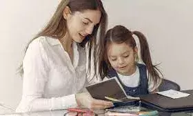 स्कूल टाइम पर पैरेंट्स की इन गलतियों के कारण बच्चे के पूरे दिन पर पड़ता है नकारात्मक असर