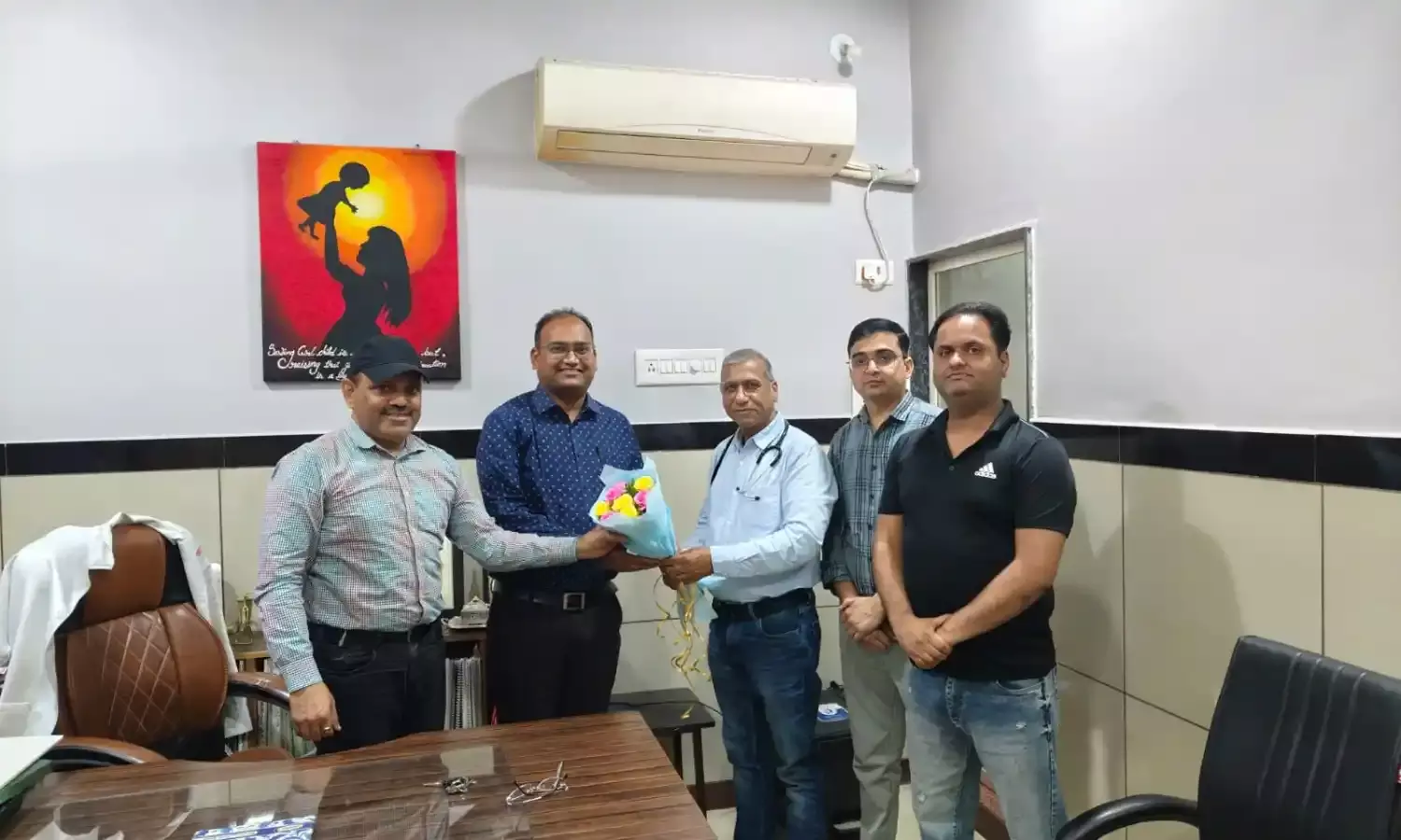 डॉ. सिंह ने संभाला निम्बाहेड़ा जिला चिकित्सालय में पीएमओ का पदभार