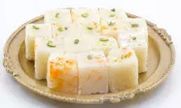 भोले बाबा को कीजिए खुश, भोग लगाएं नारियल बर्फी का, जानें विधि भोले बाबा को कीजिए खुश, भोग लगाएं नारियल बर्फी का, जानें विधि