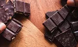 डार्क चॉकलेट के हैं सेहत को ढेरों फायदे, रूटीन में ऐसे करें शामिल डार्क चॉकलेट के हैं सेहत को ढेरों फायदे, रूटीन में ऐसे करें शामिल