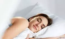 रात में नहीं आती है नींद तो तकिए के नीचे रखें ये चीज रात में नहीं आती है नींद तो तकिए के नीचे रखें ये चीज
