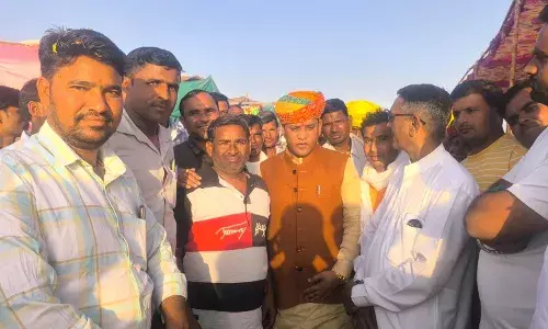 ठाकुर जी महाराज की निकाली शोभायात्रा