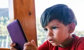 आपको भी लग गई है रील देखने की लत आपको भी लग गई है रील देखने की लत