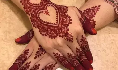 महाशिवरात्रि पर लगाएं ये 5 आसान और खूबसूरत मेहंदी डिजाइन महाशिवरात्रि पर लगाएं ये 5 आसान और खूबसूरत मेहंदी डिजाइन