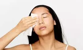 क्या क्लींजर वाइप्स का इस्तेमाल चेहरे के लिए सुरक्षित है? जानिए क्या कहते हैं एक्सपर्ट क्या क्लींजर वाइप्स का इस्तेमाल चेहरे के लिए सुरक्षित है? जानिए क्या कहते हैं एक्सपर्ट