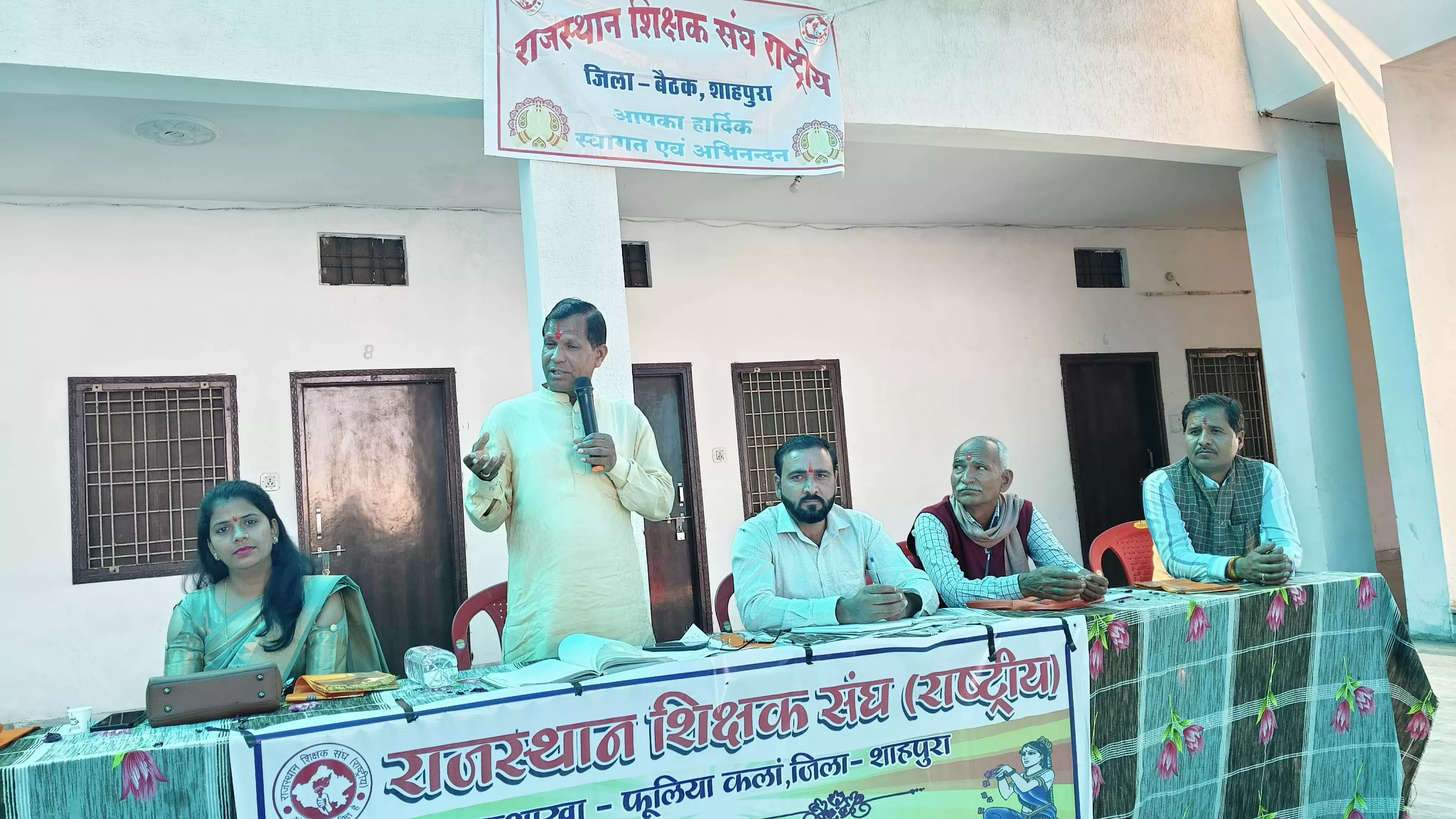 शिक्षक छात्र हित को ध्यान में रख पूर्ण मनोयोग से कार्य करें —महेंद्र लखारा शिक्षक छात्र हित को ध्यान में रख पूर्ण मनोयोग से कार्य करें —महेंद्र लखारा