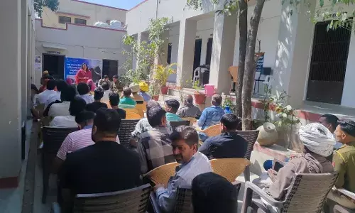 मोबाइल और नशे की लत छुड़ाने के लिए बच्चों से नियमित वार्ता आवश्यक