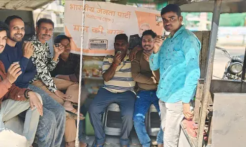 चाय की थडी पर सुनी कार्यकर्ताओ ने मोदी जी की मन की बात चाय की थडी पर सुनी कार्यकर्ताओ ने मोदी जी की मन की बात