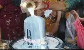 महाशिवरात्रि पर इन चीजों से करें शिवलिंग का अभिषेक, मनोकामना होगी पूरी