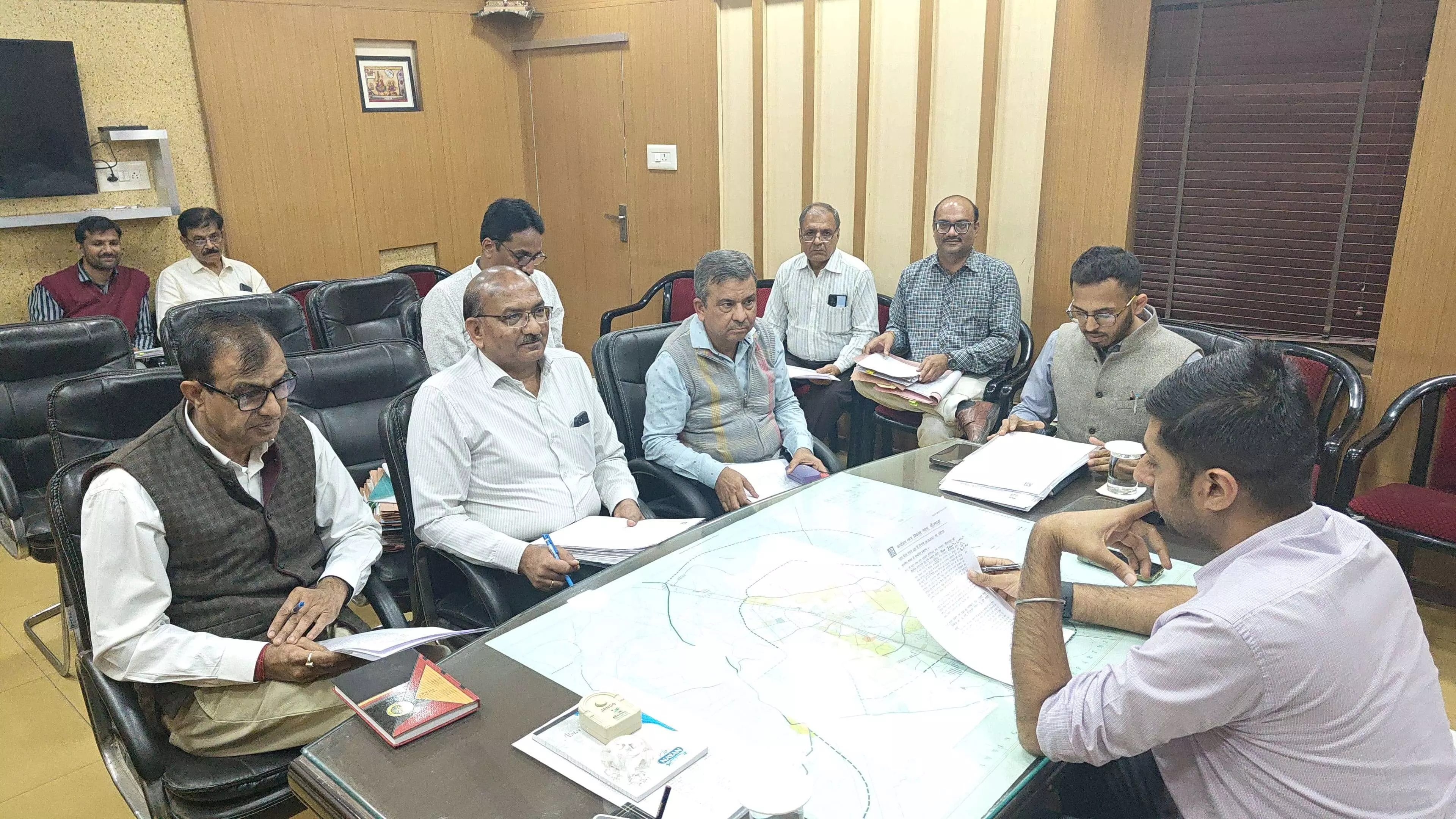 पांसल चौराहे तक बदलेगी रोड लाइट ,न्यास में फिर रखे जाएंगे संविदा कर्मी पांसल चौराहे तक बदलेगी रोड लाइट ,न्यास में फिर रखे जाएंगे संविदा कर्मी