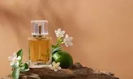 इस तरह घर पर बनाएं परफ्यूम, सारा दिन रहेगी महक