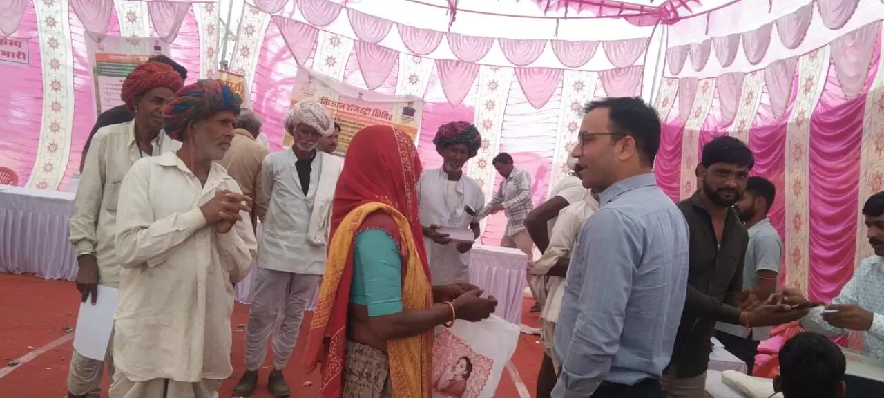 आसींद उपखण्ड अधिकारी गुर्जर द्वारा किसान रजिस्ट्री शिविर का किया  निरीक्षण