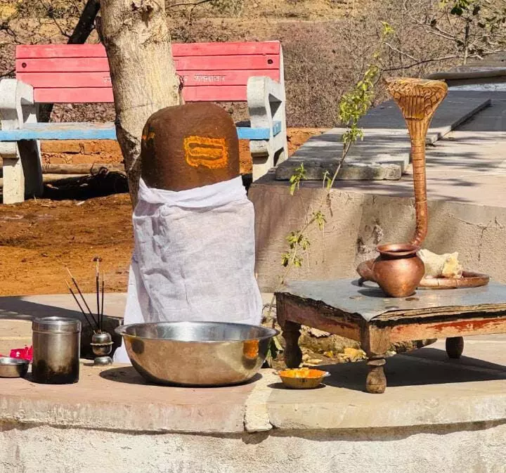 पंच दिवसीय पंच कुण्डीय यज्ञ की पूजा व हवन में दी आहुतियां, मंगलवार को हवन पूजन अधिवास, के साथ सहस्त्रधारा महाभिषेक पंच दिवसीय पंच कुण्डीय यज्ञ की पूजा व हवन में दी आहुतियां, मंगलवार को हवन पूजन अधिवास, के साथ सहस्त्रधारा महाभिषेक