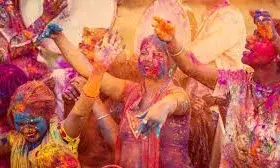 इस बार आपकी होली का रंग नहीं होगा ‘फीका’, भारत की इन जगहों पर करें सेलिब्रेट