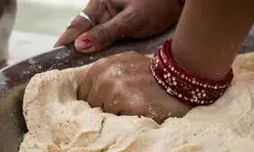 आटे को गूंथने के कितनी देर बाद इसकी रोटी नहीं खानी चाहिए?