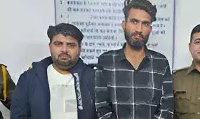 अवैध हुक्का बार संचालन: दो आरोपी गिरफ्तार, 94 हुक्के बरामद