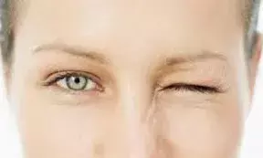 क्यों फड़कती है महिलाओं की बायीं आंख? जानें इसके पीछे क्या है छिपा हुआ राज