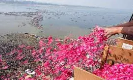 दुनिया के सबसे बड़ा समागम महाकुंभ का आज आखिरी दिन, संगम पर आस्था का सैलाब; श्रद्धालुओं पर पुष्पवर्षा दुनिया के सबसे बड़ा समागम महाकुंभ का आज आखिरी दिन, संगम पर आस्था का सैलाब; श्रद्धालुओं पर पुष्पवर्षा