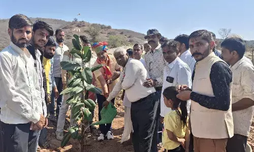 नाग पर्वत पर निर्माणाधीन मंदिर परिसर पर एक सौ आठ बिल्व पत्र पौधों का रोपण नाग पर्वत पर निर्माणाधीन मंदिर परिसर पर एक सौ आठ बिल्व पत्र पौधों का रोपण