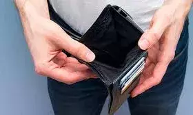 कहीं हाथों में पैसे न टिकने की वजह से आप भी न हो जाएं कंगाल, वास्तु शास्त्र के ये उपाय आएंगे आपके काम