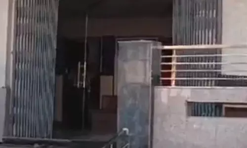 अस्पताल का cmho टीम ने रिकॉर्ड सीज कर जांच शुरू की, कुछ गड़बड़ियां मिली,डॉ कामिल ने कहा उन्हें किया जा रहा हे टारगेट अस्पताल का cmho टीम ने रिकॉर्ड सीज कर जांच शुरू की, कुछ गड़बड़ियां मिली,डॉ कामिल ने कहा उन्हें किया जा रहा हे टारगेट