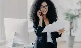 इंटेलिजेंट और स्मार्ट महिलाओं में दिखाई देती हैं ये आदतें