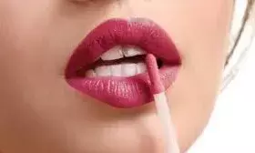 लोगों की नहीं हटेगी नजर,ऐसे लगाएं लिक्विड लिपस्टिक पाएं परफेक्ट और क्लासी लुक