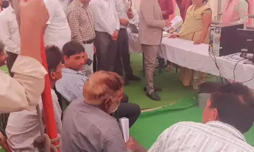 जिला कलक्टर ने किया फार्मर रजिस्ट्री केंम्प का निरीक्षण