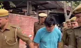 बिजयनगर दुष्कर्म-ब्लैकमेल मामले में अदालत ने पूर्व पार्षद को 5 दिन की रिमांड पर भेजा, 12 गिरफ्तार; भेजे गए जेल बिजयनगर दुष्कर्म-ब्लैकमेल मामले में अदालत ने पूर्व पार्षद को 5 दिन की रिमांड पर भेजा, 12 गिरफ्तार; भेजे गए जेल