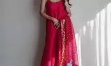 वूमन डे पर ऑफिस में दिखना है सबसे स्टाइलिश, इन एक्ट्रेसेस की तरह पहनें सूट