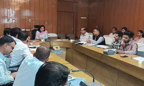 सड़क ब्रेकरों पर रंगाई, चौराहों पर रिफ्लेक्टर लगाने के निर्देश