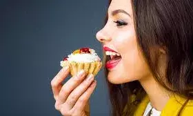 खाना खाने के बाद क्यों होती है मीठे की तलब? एक्सपर्ट ने बताए इसे कंट्रोल करने के तरीके
