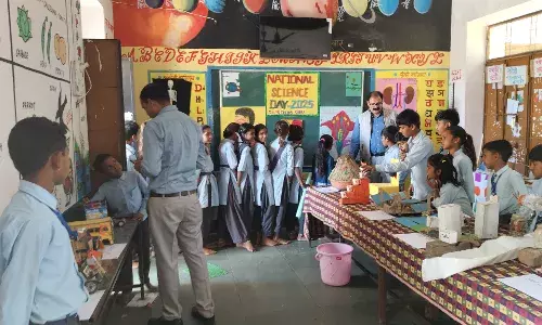 चार्ट और मॉडल की प्रदर्शनी लगाकर अपनी वैज्ञानिक सोच का किया प्रदर्शन....