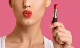 अपने पुराने लिपस्टिक से तैयार करें नए और ट्रेंडी शेड्स