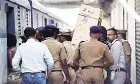 बदमाश पांच रुपये के सिक्के से रोक देते थे ट्रेन, फिर करते थे लूटपाट; पुलिस ने किए गिरफ्तार