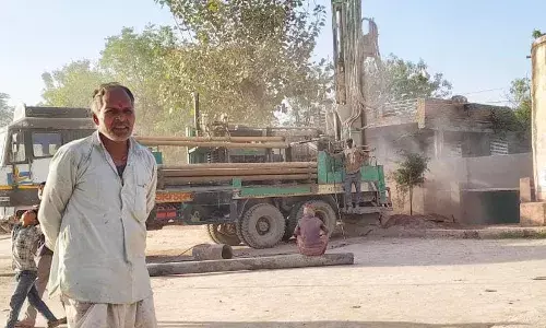 स्कूल में ट्यूबवेल लगवाने पर भामाशाह का स्वागत