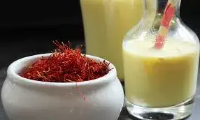 सेहत और त्वचा के लिए वरदान है केसर चाय 60 की उम्र में भी लगेंगी जवां