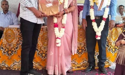 संस्कृत वरिष्ठ अध्यापिका को सेवानिवृत्ति पर दी विदाई