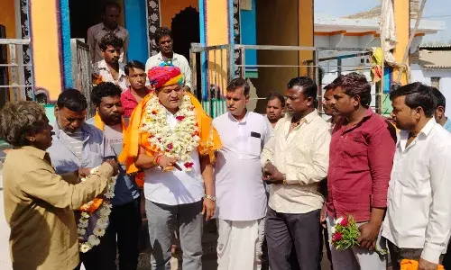 जिला प्रमुख अहीर का पीरखेड़ा में भील समाज के प्रतिनिधियों ने किया सम्मान जिला प्रमुख अहीर का पीरखेड़ा में भील समाज के प्रतिनिधियों ने किया सम्मान