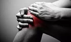 ये आदतें घुटनों को पहुंचाती हैं नुकसान, कम उम्र में ही हो जाएंगे बूढ़े